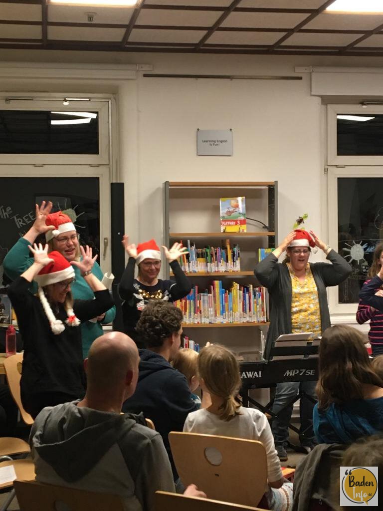 „Christmas Carol Singing“ in der Amerikanischen Bibliothek