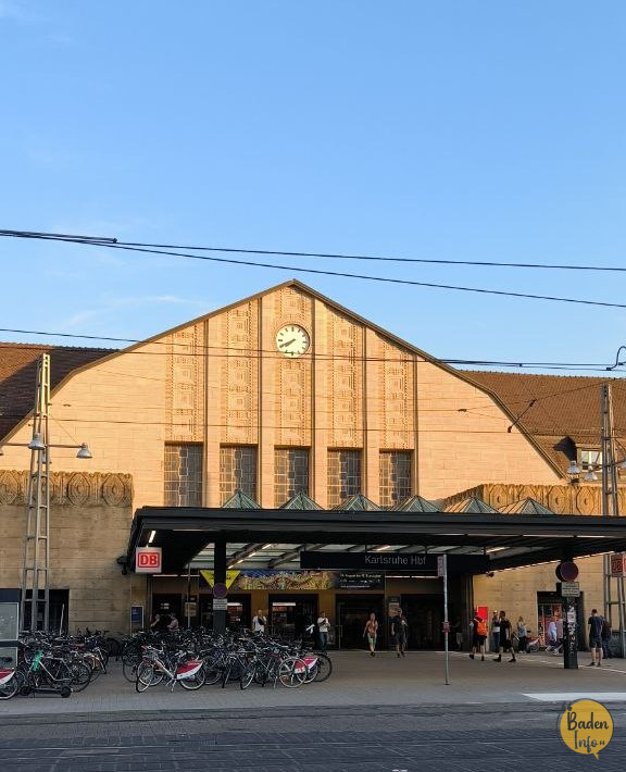 Das Reisezentrum im Hauptbahnhof Karlsruhe an neuem Standort