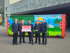 Karlsruher Jugendfeuerwehr erhält Spende