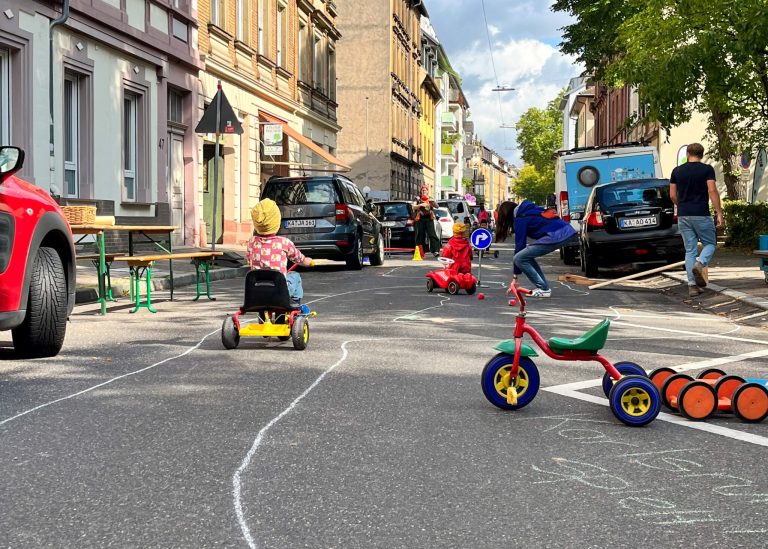 „Karlsruhe spielt!“: spielen, toben, zusammen sein